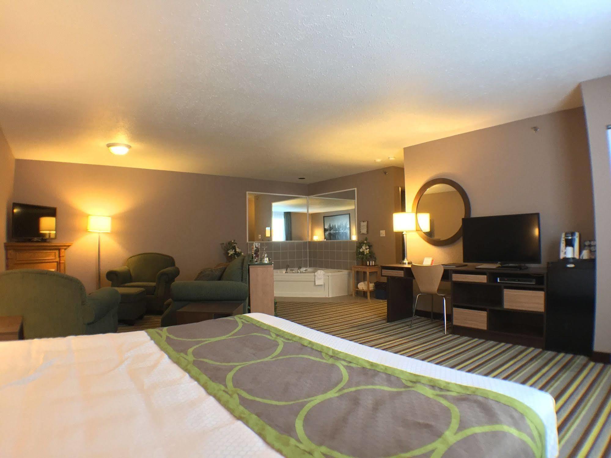 Hotel Super 8 By Wyndham Kenora Exterior foto
